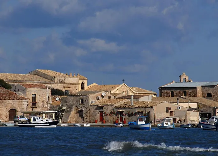 Cozy In With Swimming Pool Apartment Marzamemi